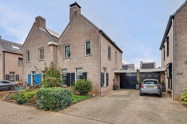 Tussenwoning te koop: Klingerbergsingel 235, Venlo