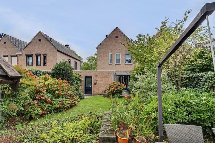 Tussenwoning te koop: Klingerbergsingel 235, Venlo