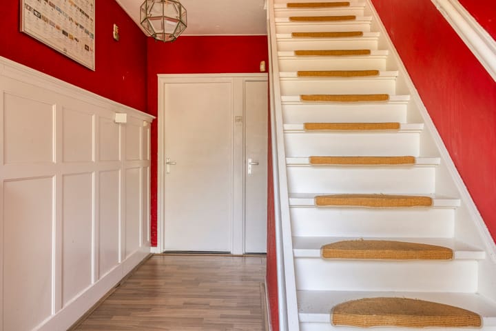 Tussenwoning te koop: Beneluxlaan 12, Tilburg