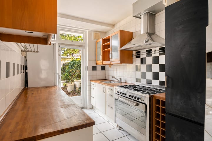 Tussenwoning te koop: Beneluxlaan 12, Tilburg