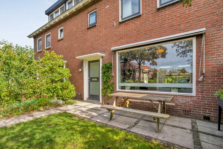 Tussenwoning te koop: De Savornin Lohmanlaan 52, Zwolle