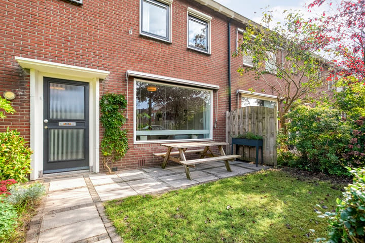 Tussenwoning te koop: De Savornin Lohmanlaan 52, Zwolle
