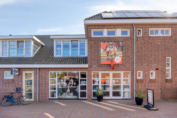 Theresiaplein 4, Warmenhuizen