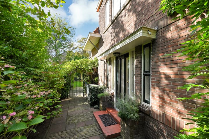 Twee-onder-één-kap te koop: Park Vronesteyn 22, Voorburg