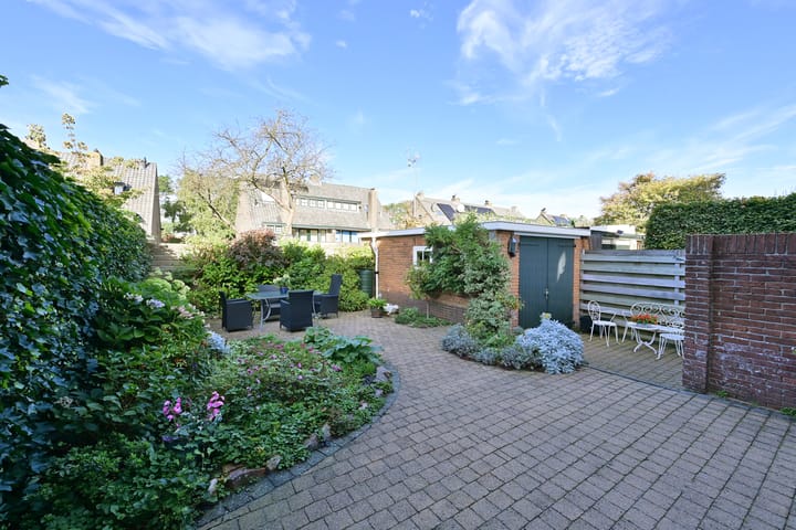 Hoekwoning te koop: Moerbeilaan 70, Hilversum