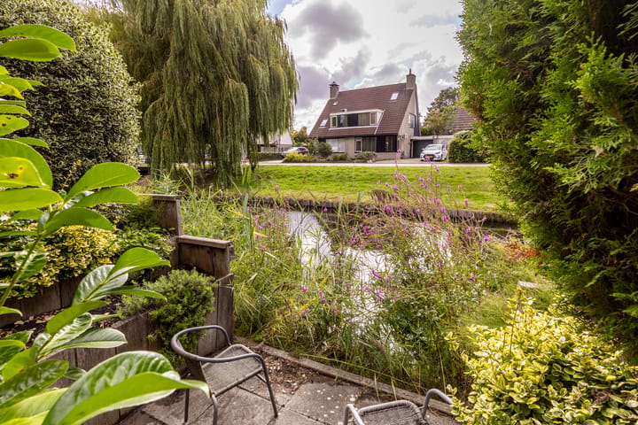 Twee-onder-één-kap te koop: Maarten Trompstraat 14, Hellevoetsluis