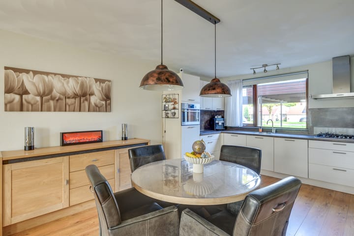 Tussenwoning te koop: Spaaihoefweg 12, Eindhoven