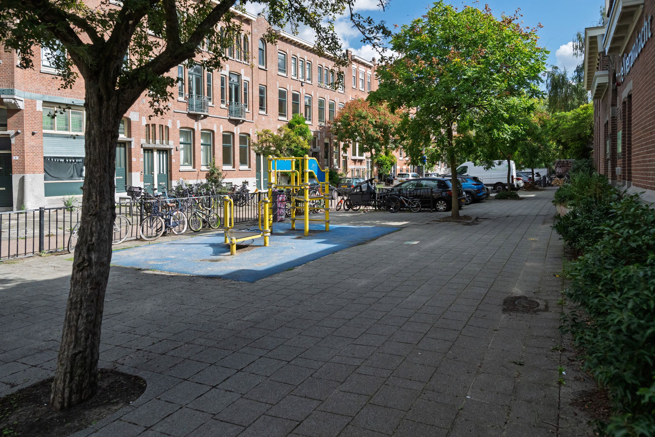 Photo 27 of C.P.Tielestraat 14-A01