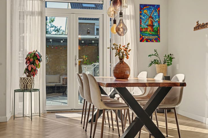 Tussenwoning te koop: Borodinlaan 20, Schiedam