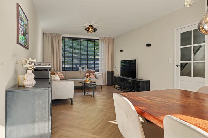 Tussenwoning te koop: Borodinlaan 20, Schiedam