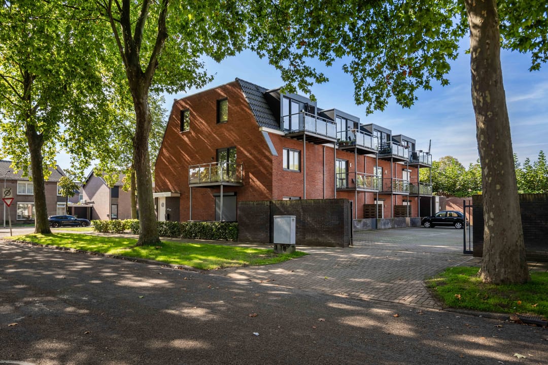 Photo 32 of Overweertstraat 99