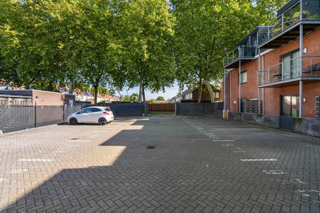 Photo 31 of Overweertstraat 99