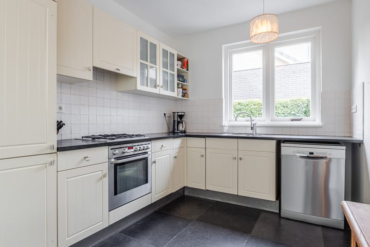 Twee-onder-één-kap te koop: Tolschestraat 13A, Velp (Nb)