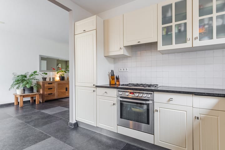 Twee-onder-één-kap te koop: Tolschestraat 13A, Velp (Nb)