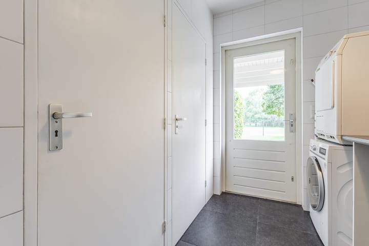 Twee-onder-één-kap te koop: Tolschestraat 13A, Velp (Nb)