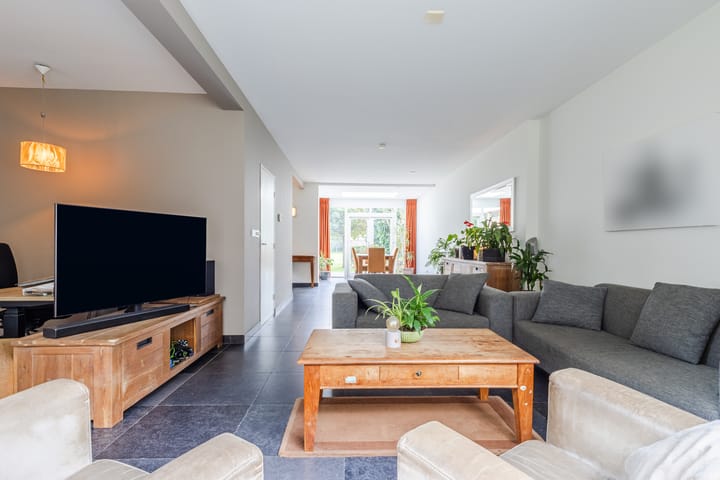 Twee-onder-één-kap te koop: Tolschestraat 13A, Velp (Nb)