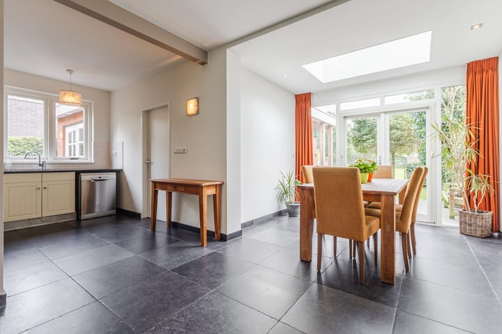 Twee-onder-één-kap te koop: Tolschestraat 13A, Velp (Nb)
