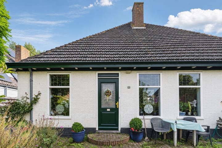 Vrijstaande woning te koop: Westfriesedijk 18, Warmenhuizen