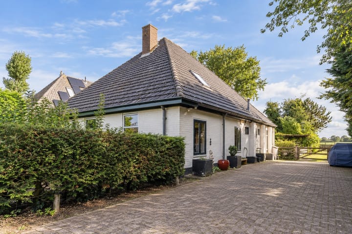 Vrijstaande woning te koop: Westfriesedijk 18, Warmenhuizen