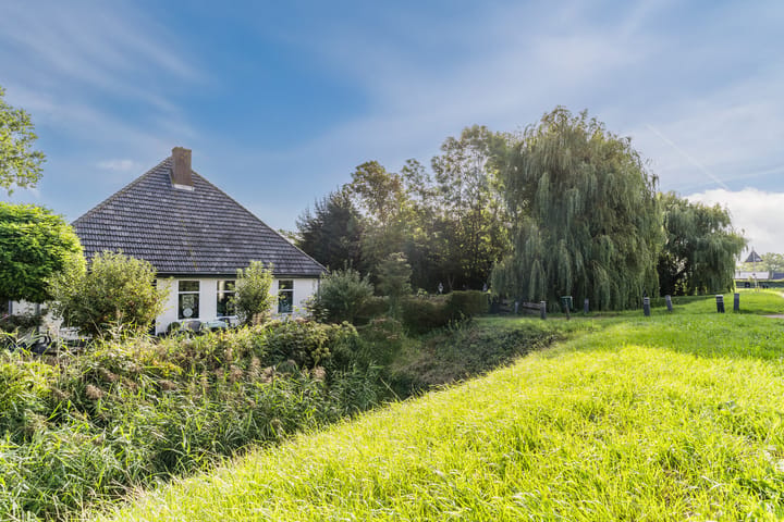 Vrijstaande woning te koop: Westfriesedijk 18, Warmenhuizen