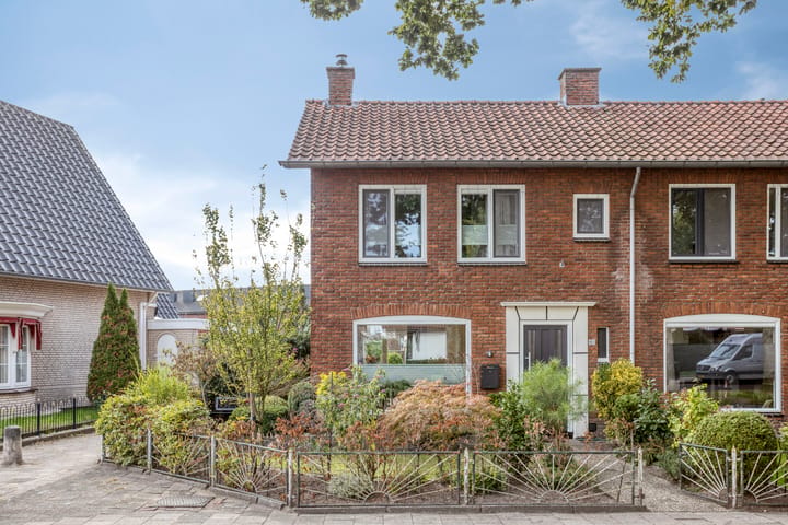 Hoekwoning te koop: Anjerstraat 61, Oldenzaal
