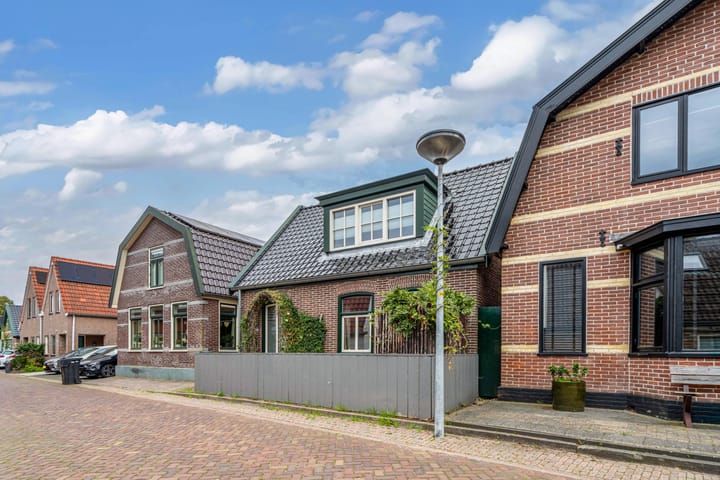 Vrijstaande woning te koop: Dorpsstraat 252, Zuid-Scharwoude
