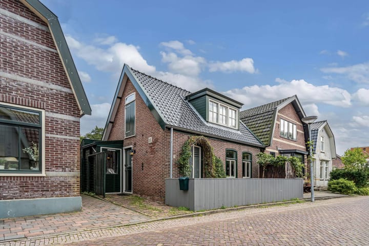Vrijstaande woning te koop: Dorpsstraat 252, Zuid-Scharwoude