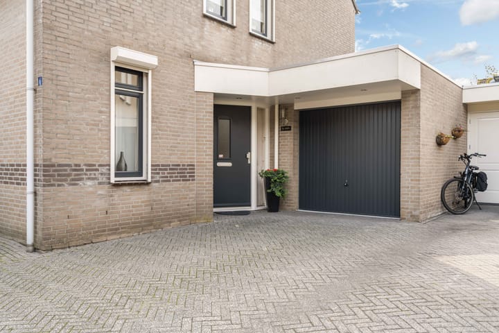 Tussenwoning te koop: Patrijshof 6, Weert