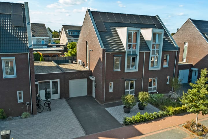 Tussenwoning te koop: Dorperveldstraat 10, Velden