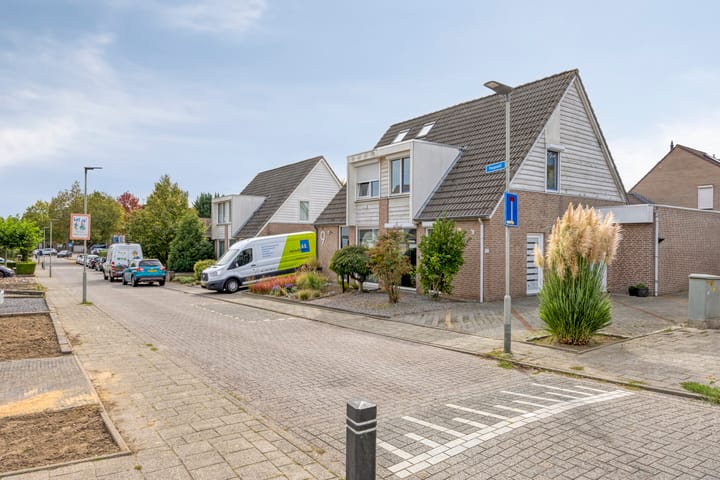 Twee-onder-één-kap te koop: Haaselt 11, Landgraaf