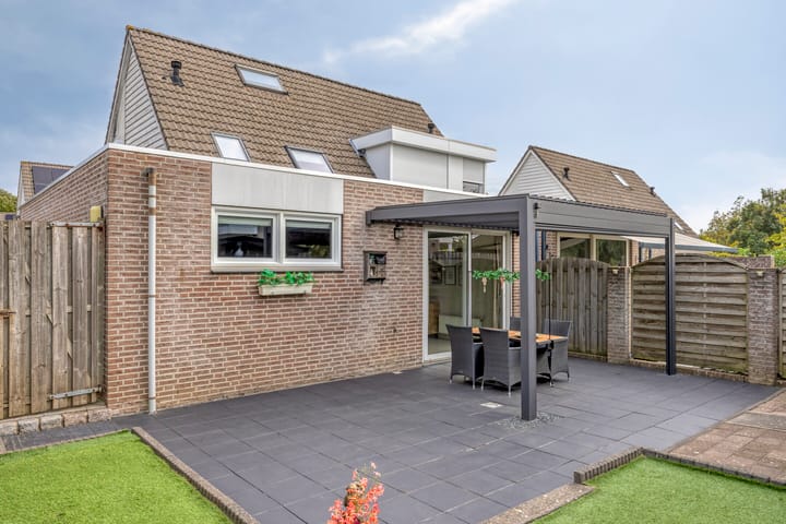 Twee-onder-één-kap te koop: Haaselt 11, Landgraaf