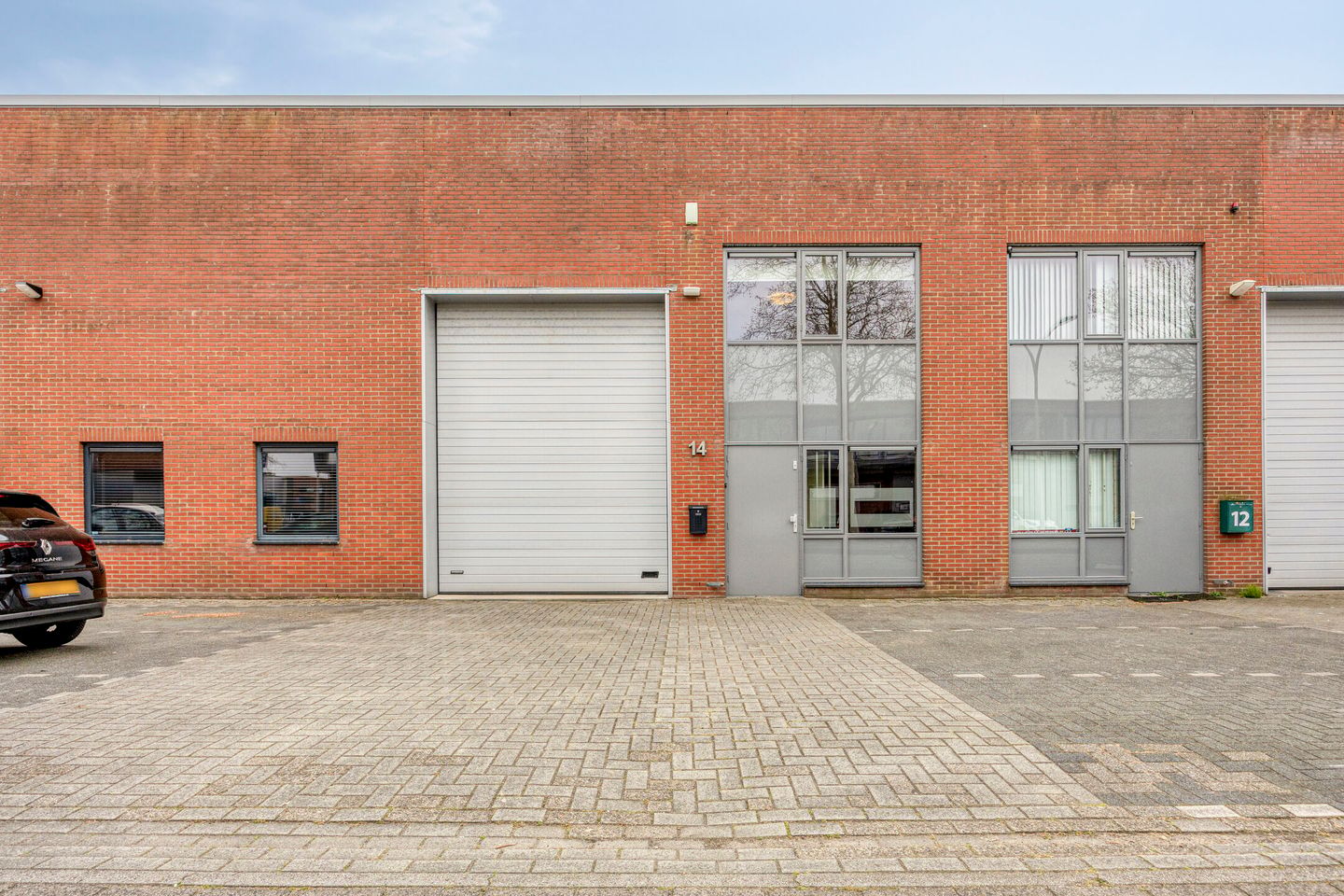 Bekijk foto 2 van Laan van Ambacht 14