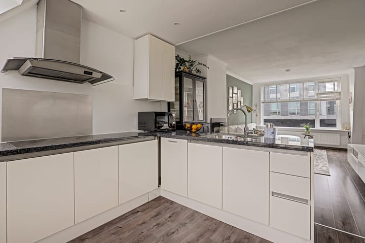 Appartement te koop: Burgemeester de Bruïnelaan 70B, Zwijndrecht