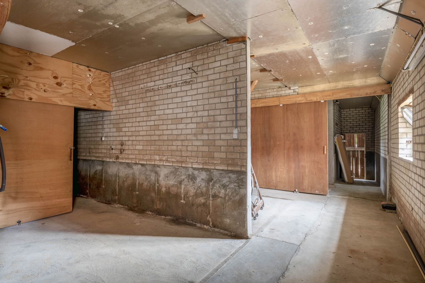 Photo 19 of Hout 3