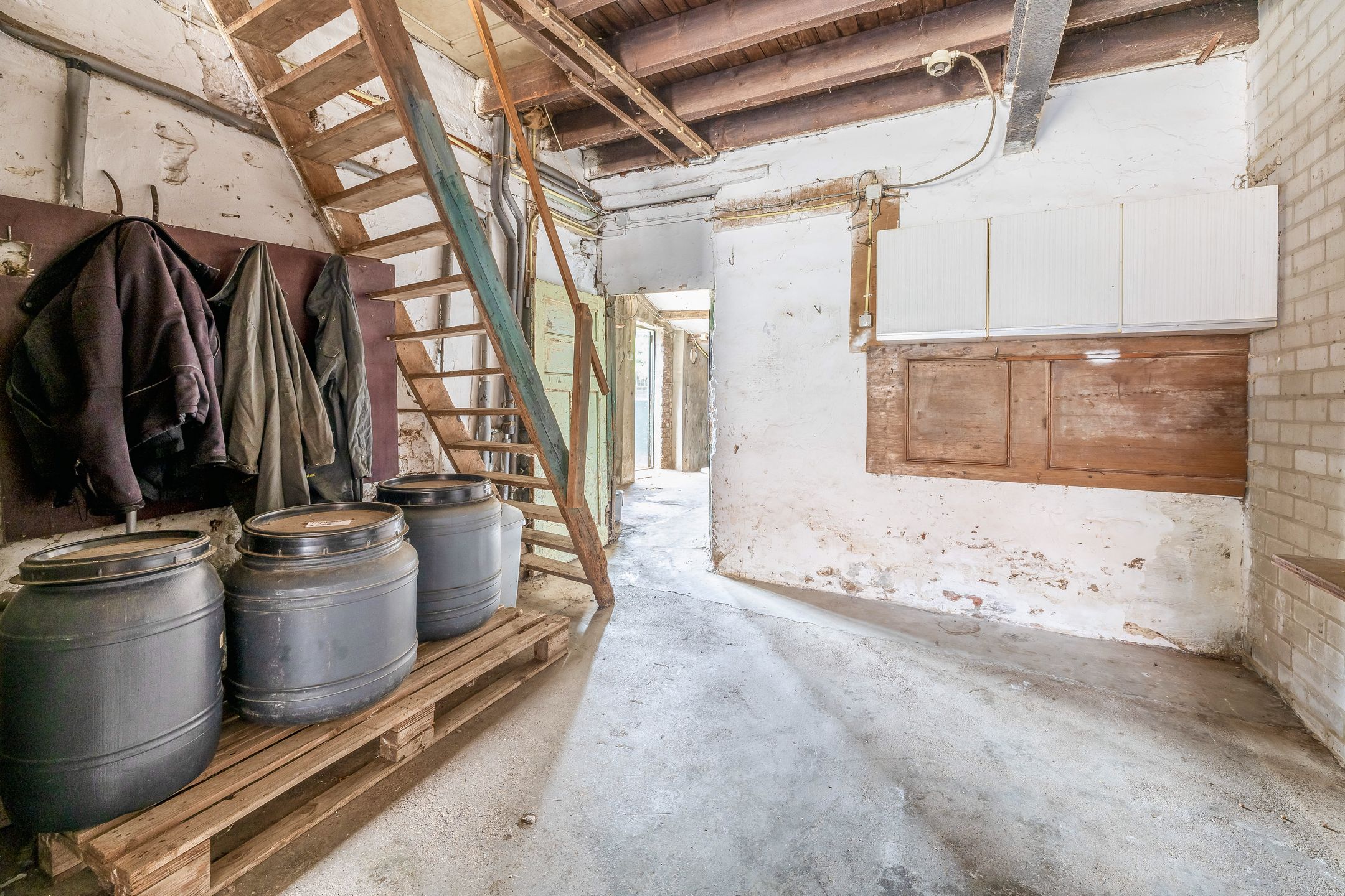 Photo 15 of Hout 3