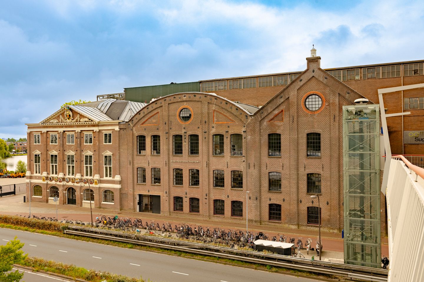 View photo 2 of Haarlemmerstraatweg 11-b