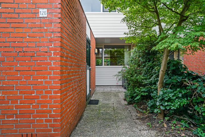 Tussenwoning te koop: Bertram 126, Uithoorn