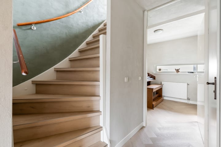 Tussenwoning te koop: Van der Zaaghof 1, Nijkerk