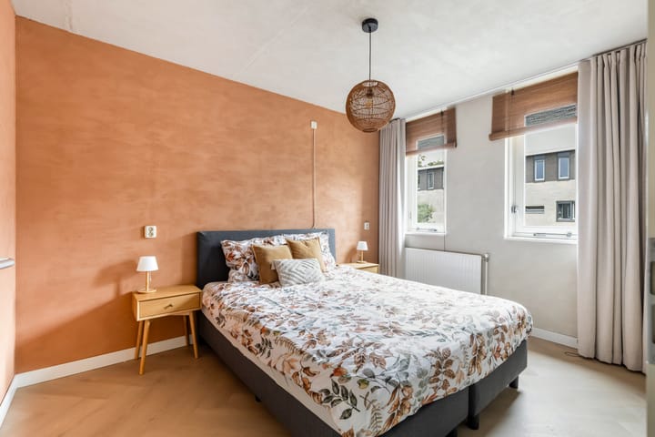 Tussenwoning te koop: Van der Zaaghof 1, Nijkerk