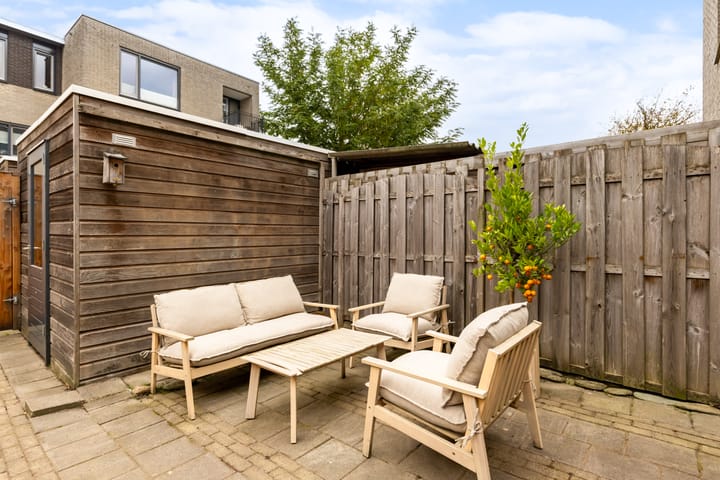 Tussenwoning te koop: Van der Zaaghof 1, Nijkerk