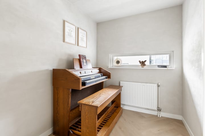 Tussenwoning te koop: Van der Zaaghof 1, Nijkerk