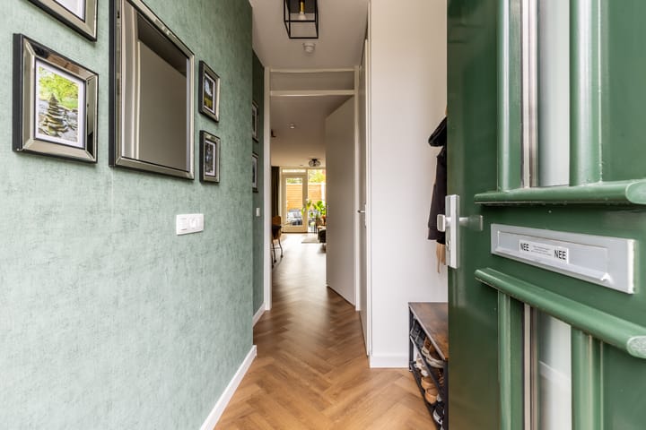 Tussenwoning te koop: Laan van Westmolen 49A, Mijnsheerenland