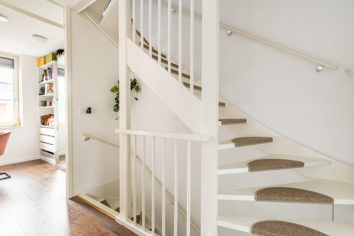 Tussenwoning te koop: Laan van Westmolen 49A, Mijnsheerenland