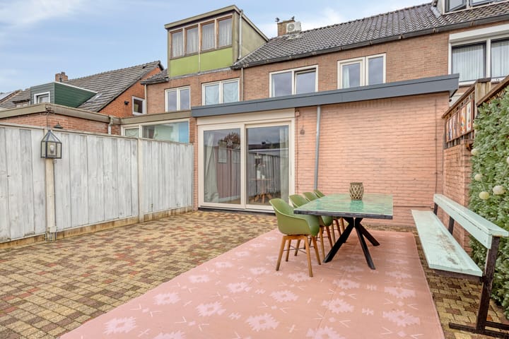 Tussenwoning te koop: Tolstraat 31, Enschede