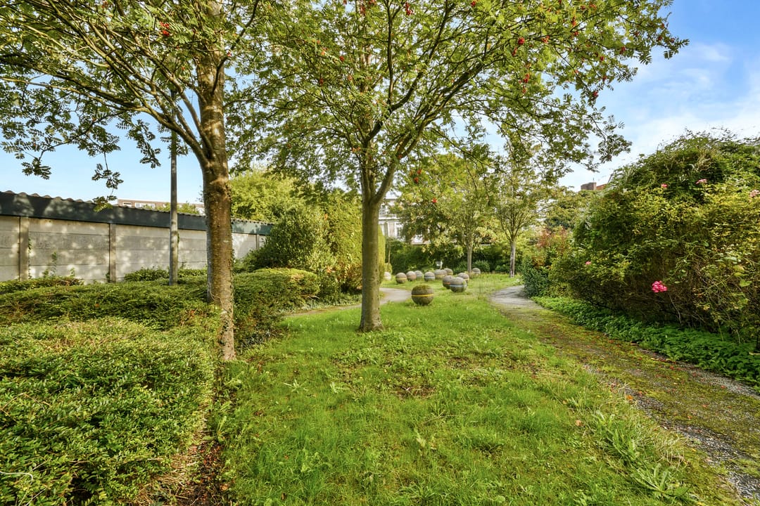 Photo 32 of Teding van Berkhoutstraat 61