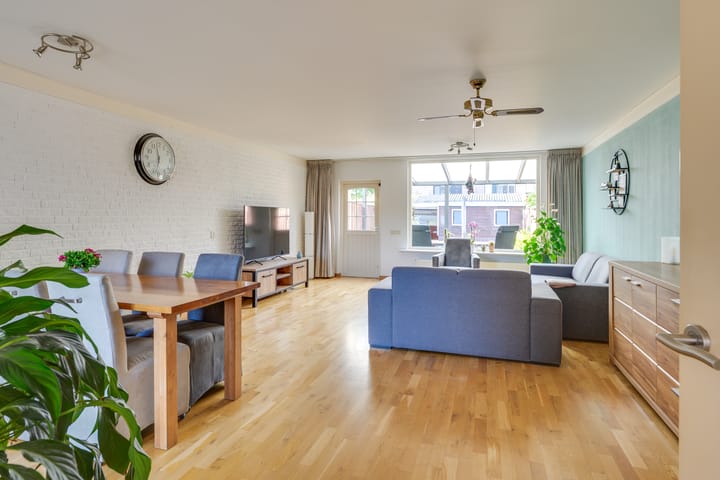 Tussenwoning te koop: Périgordlaan 25, Eindhoven