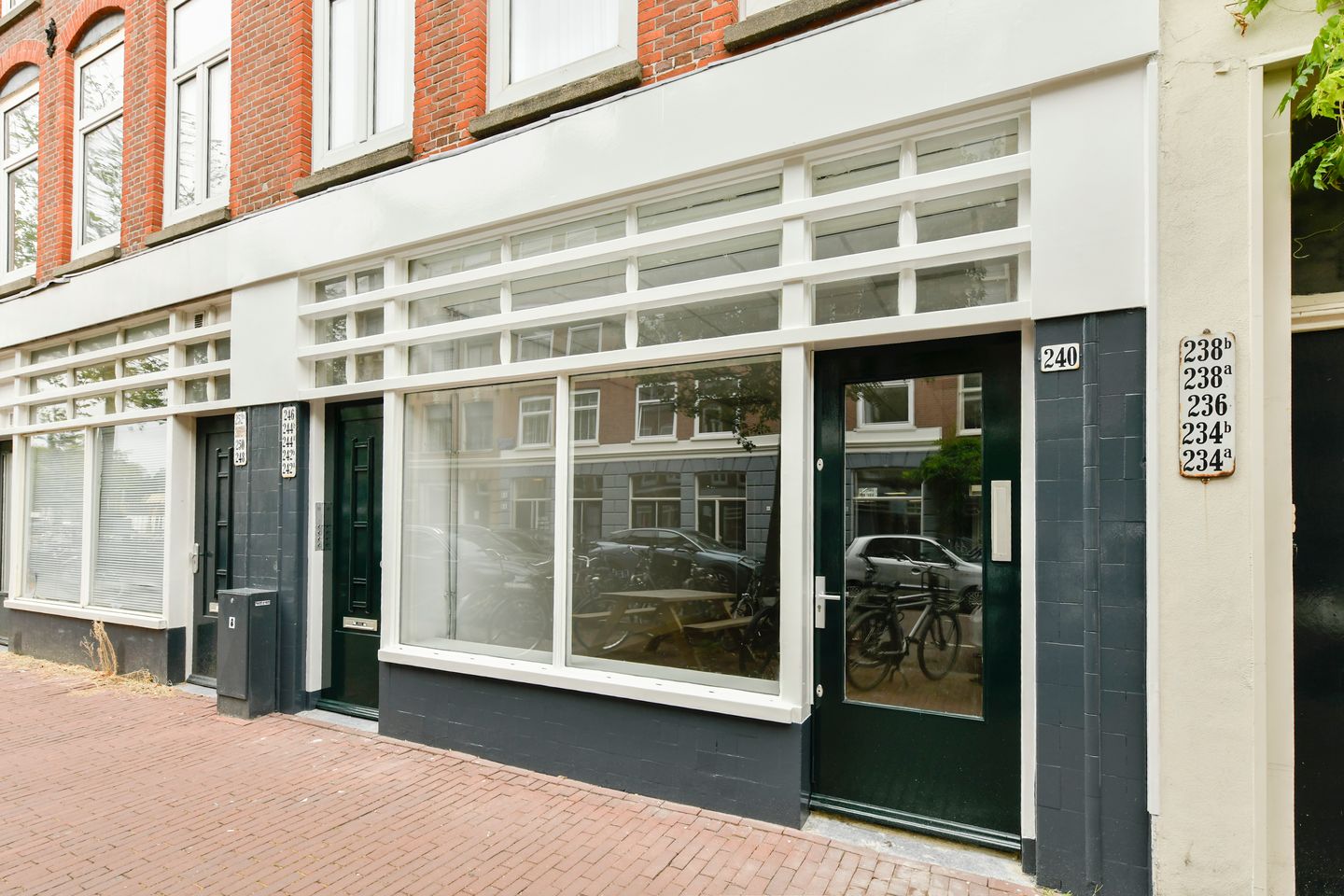 View photo 2 of Barentszstraat 240