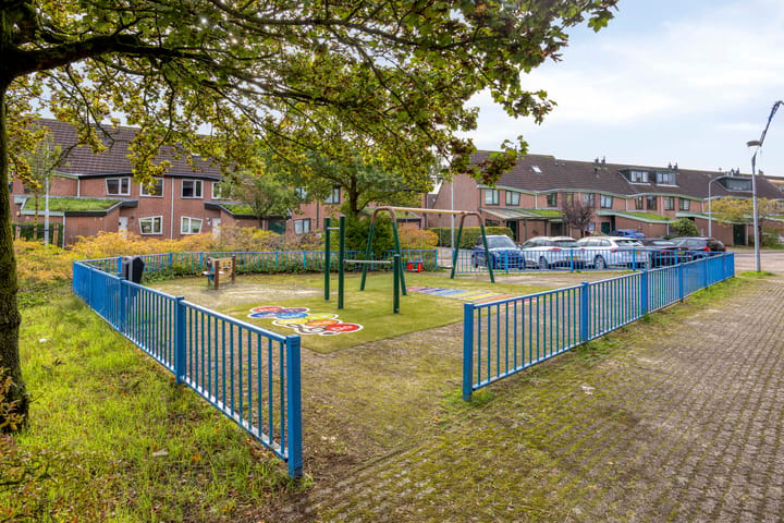 Tussenwoning te koop: Rosa Spierstraat 8, Hoofddorp