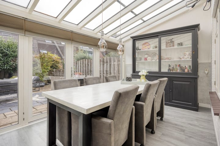Tussenwoning te koop: Rosa Spierstraat 8, Hoofddorp