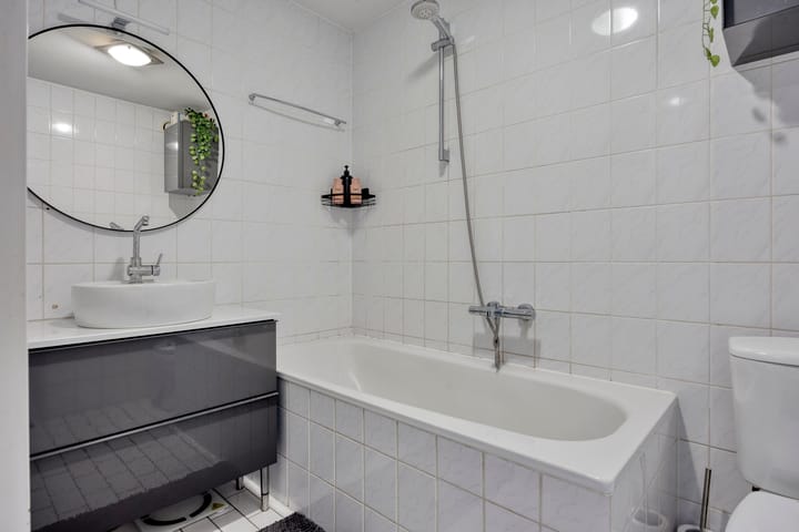 Tussenwoning te koop: Rosa Spierstraat 8, Hoofddorp